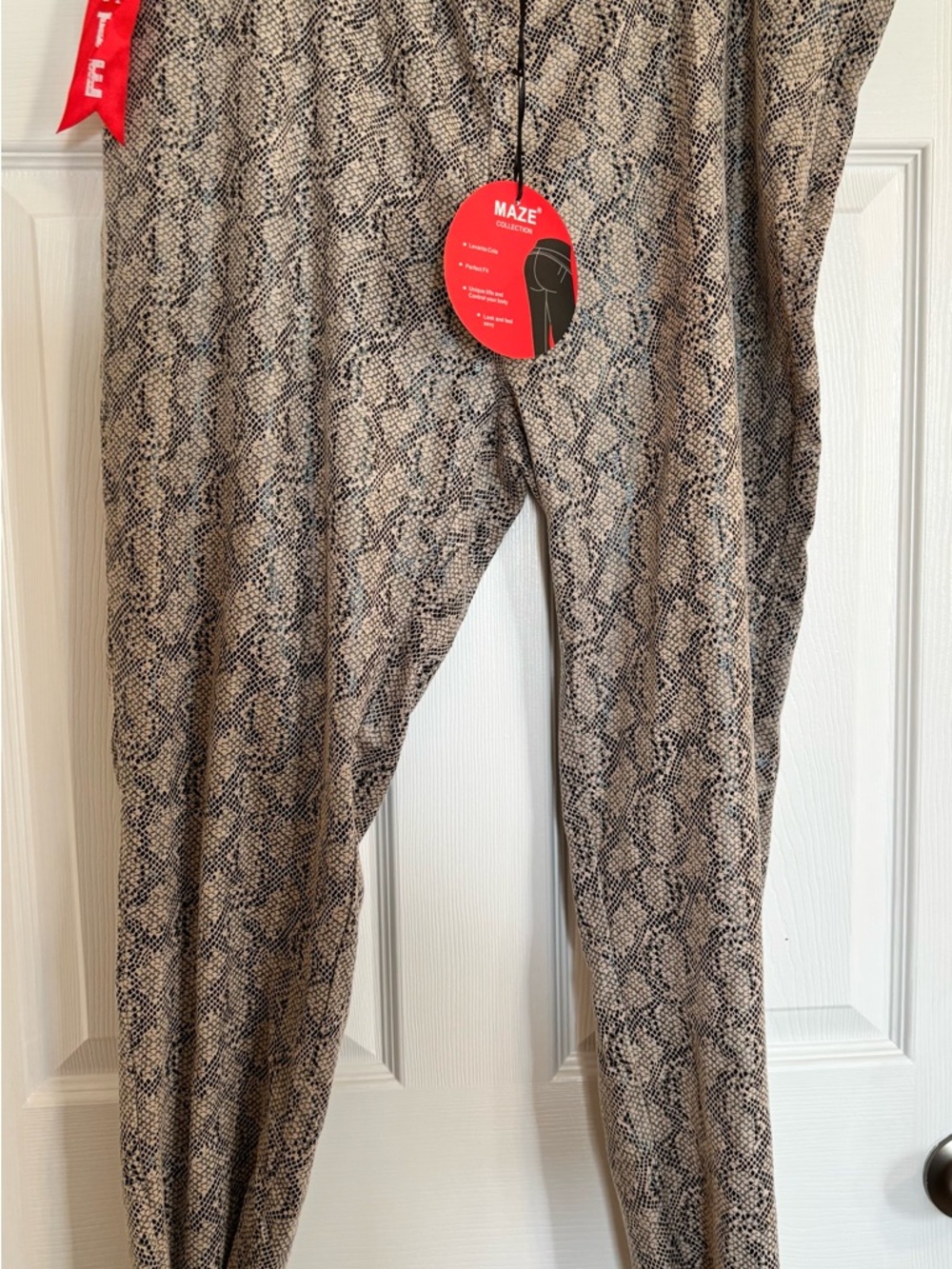 Women’s Snake-Print Treggings in Beige and Black 3X